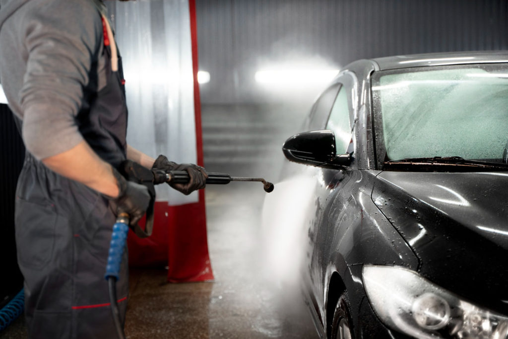 W Poznaniu znajduje się wiele myjni samochodowych, które oferują dobre usługi czyszczenia i mycia samochodów